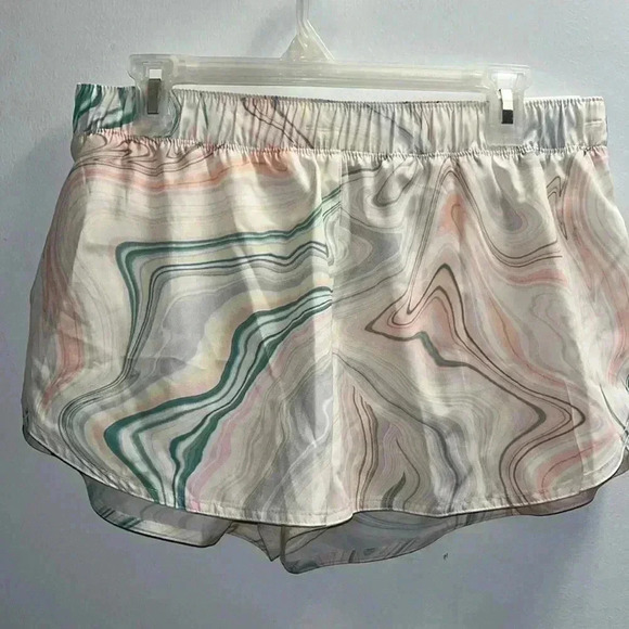 🆕 OLD NAVY SHORTS Size Medium - Picture 1 of 5